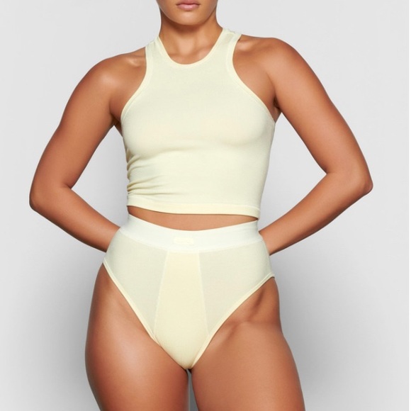 SKIMS SOFT LOUNGE RACER TANK - Picture 2 of 6